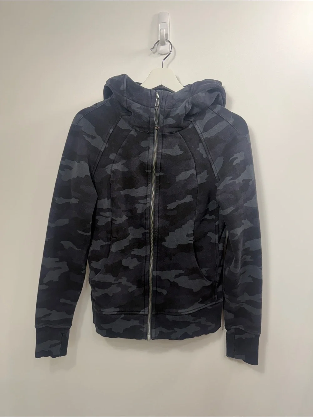 Lululemon scuba hoodie full zip camo print size 6